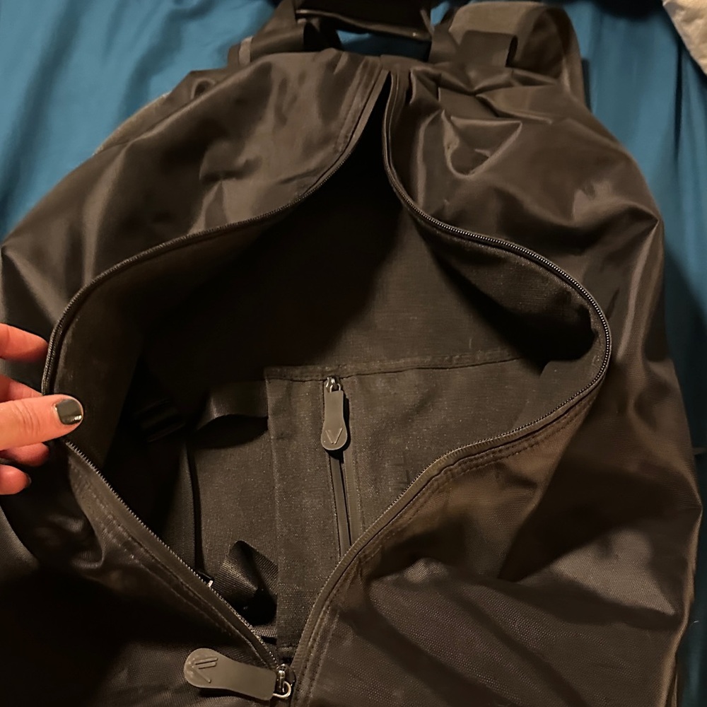 Stylish Gray Backpack for Everyday Use - Picture 4 of 5